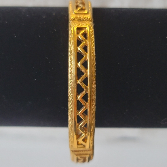 Monet RARE Bangle / Gold Gilded Look / Goldtone, Vintage, Estate, Size 8 - Picture 8 of 10